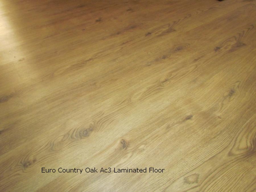 8mmCountryOakEuroEggerLaminatedFloorrangeinstalledsalesPretoriaeastgauteng20130222011.JPG