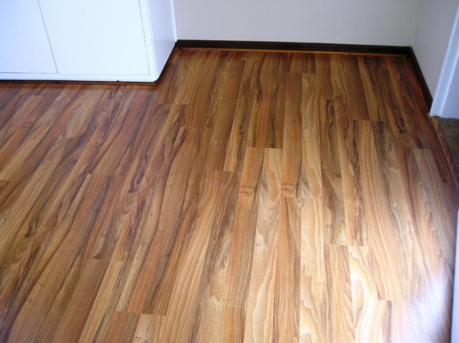 TraviataNaturalWalnutm833AC4laminatedfloorsBestPricedLaminatedfloorswwwexactflooringcozaP6282544.JPG